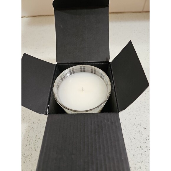 NEST New York Fragrances Grapefruit Scented Candle 8.1 oz New In Box Great Gift! - Picture 3 of 5